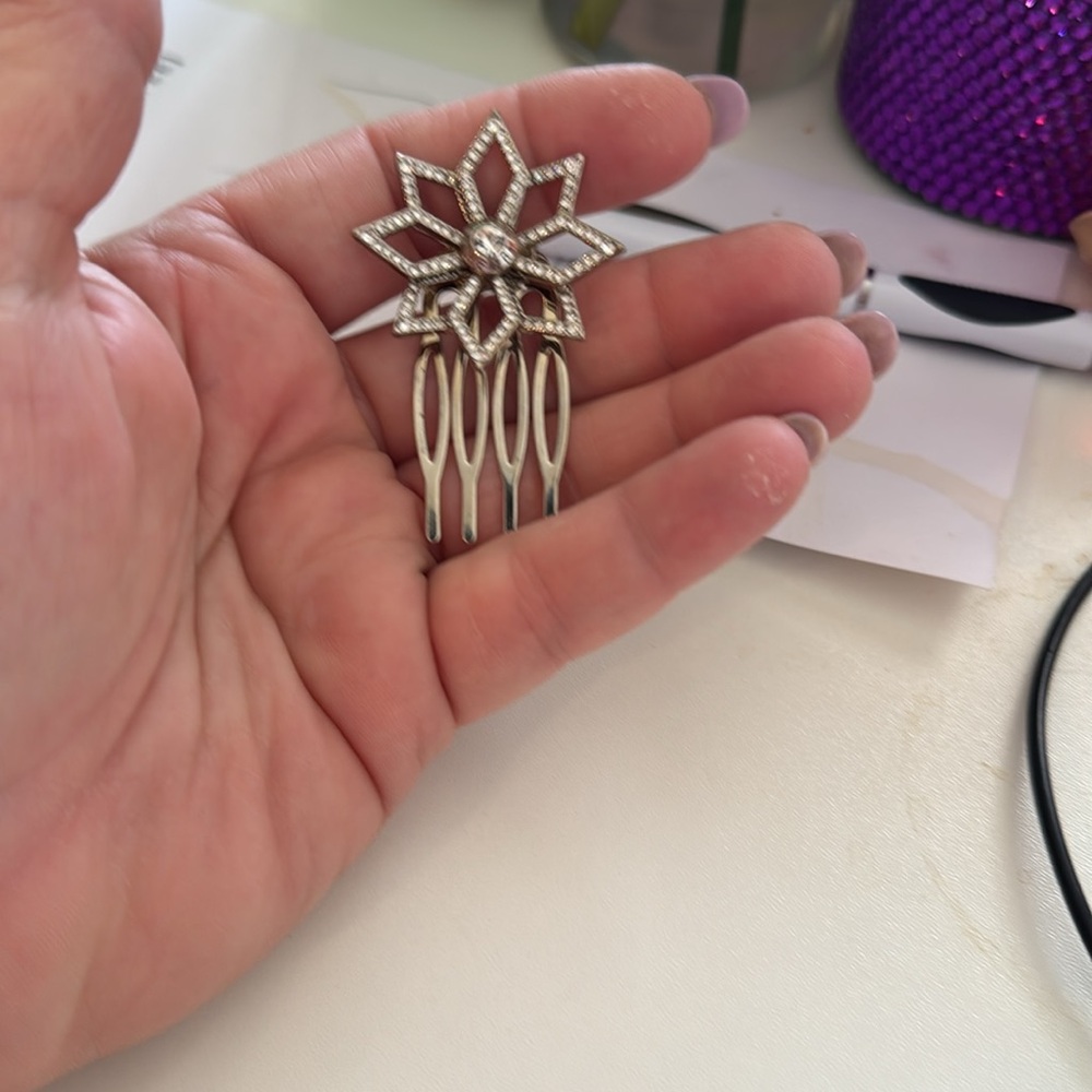 Henri Bendel, rare Elegant Silver Hair Comb Accessory
